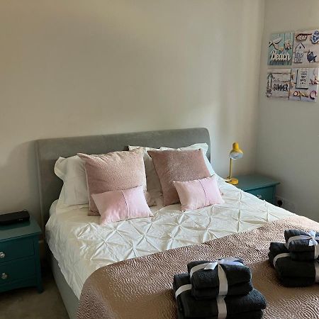 Beautiful 4 Double Bedroom House In Poole With Hot Tub, Near Sandbanks Exterior foto