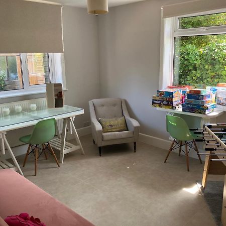 Beautiful 4 Double Bedroom House In Poole With Hot Tub, Near Sandbanks Exterior foto