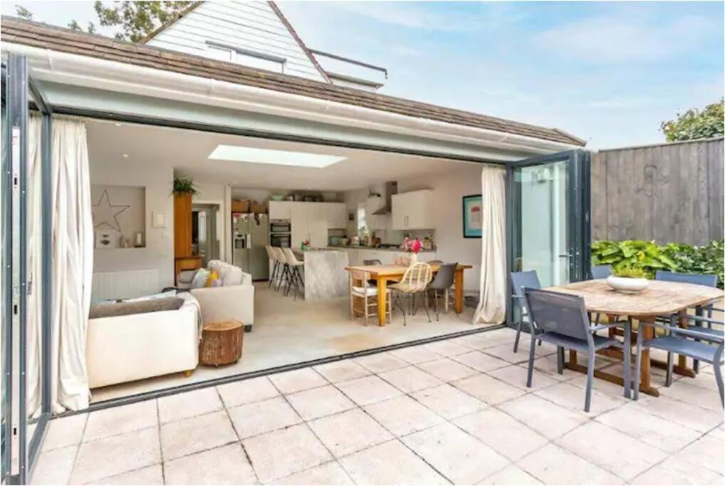Beautiful 4 Double Bedroom House In Poole With Hot Tub, Near Sandbanks Exterior foto