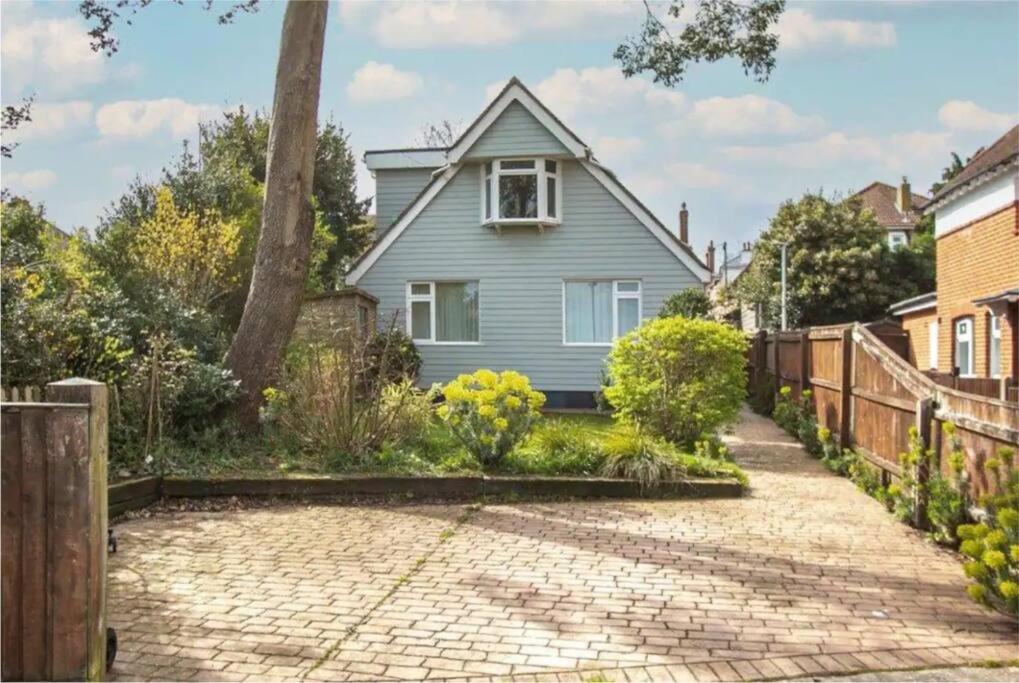 Beautiful 4 Double Bedroom House In Poole With Hot Tub, Near Sandbanks Exterior foto