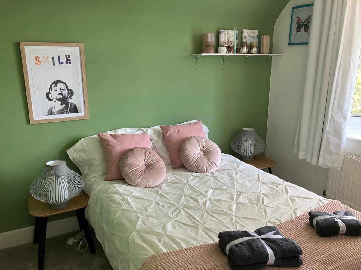 Beautiful 4 Double Bedroom House In Poole With Hot Tub, Near Sandbanks Exterior foto