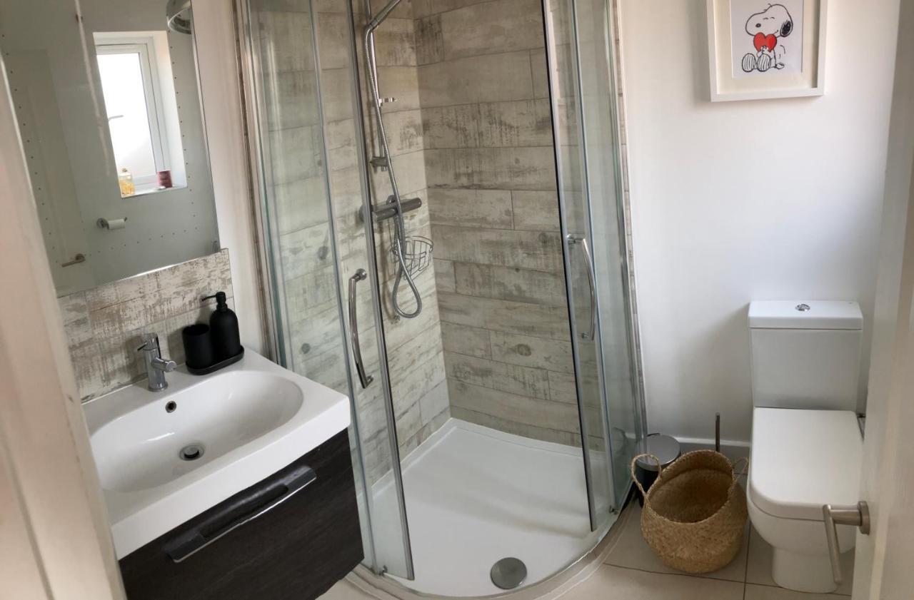 Beautiful 4 Double Bedroom House In Poole With Hot Tub, Near Sandbanks Exterior foto