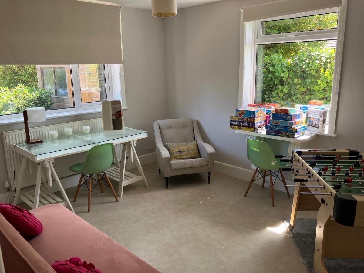 Beautiful 4 Double Bedroom House In Poole With Hot Tub, Near Sandbanks Exterior foto