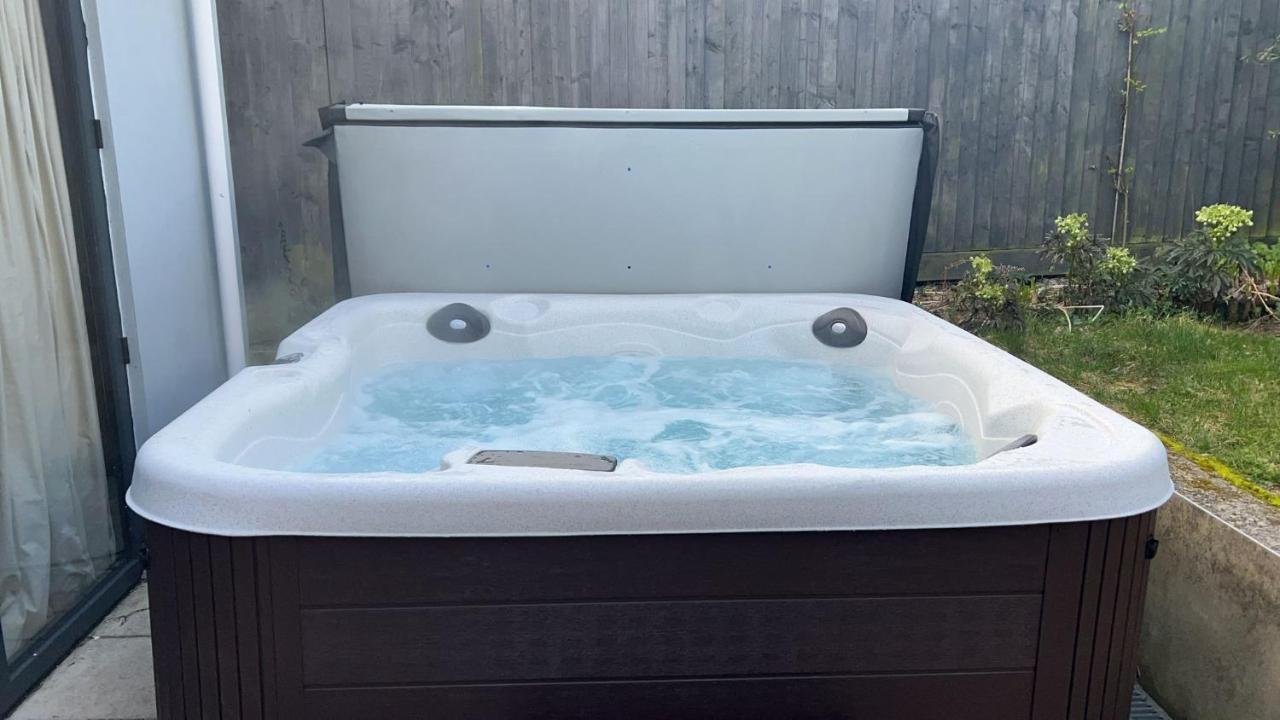 Beautiful 4 Double Bedroom House In Poole With Hot Tub, Near Sandbanks Exterior foto